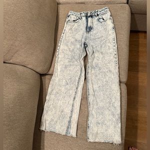 Cute & Sexy 80’s Style Jeans With Wide Leg That Fits Waist To Perfection! Small